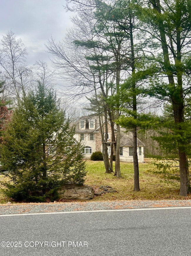 371 Joanne Ct, Bartonsville, PA 18321 - photo 2