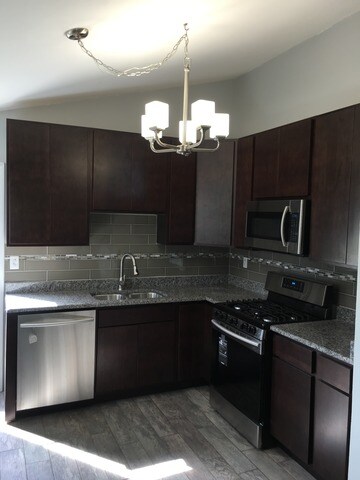 1536 Amarillo Dr, Carpentersville, IL 60110 - photo 4