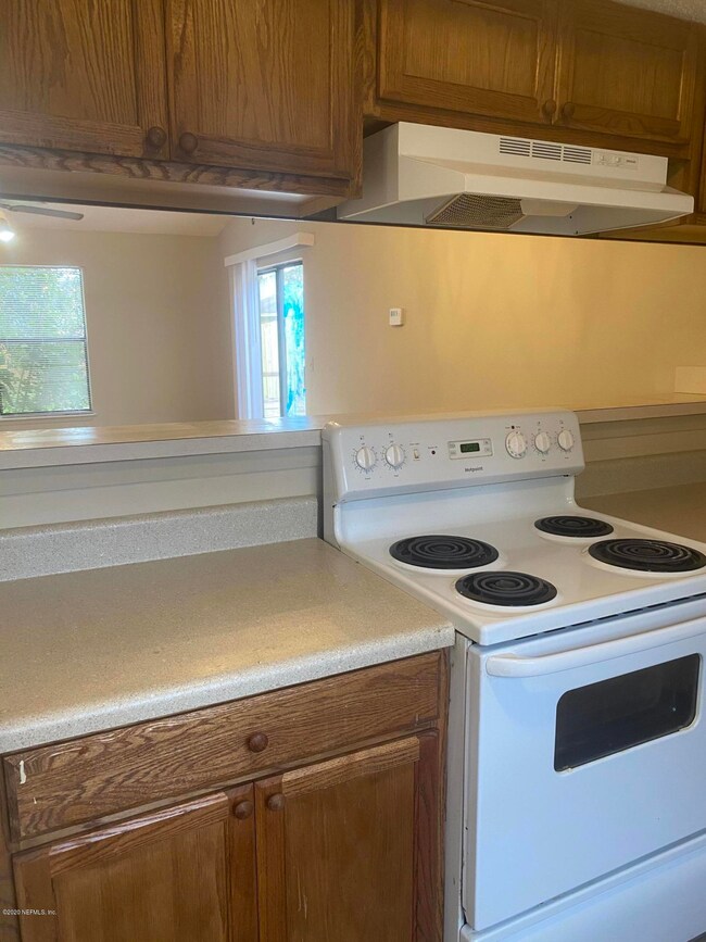 10706 Meadowlea Dr, Jacksonville, FL 32218 - photo 3