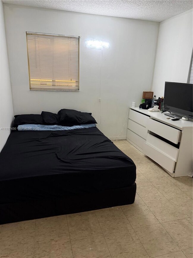 1850 NW 22nd Ct unit b, Miami, FL 33125 - photo 7