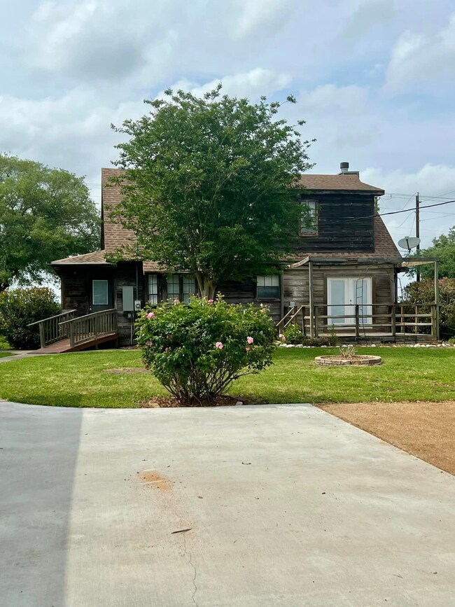 2364 Fm 3156 Rd, Bay City, TX 77414 - photo 3