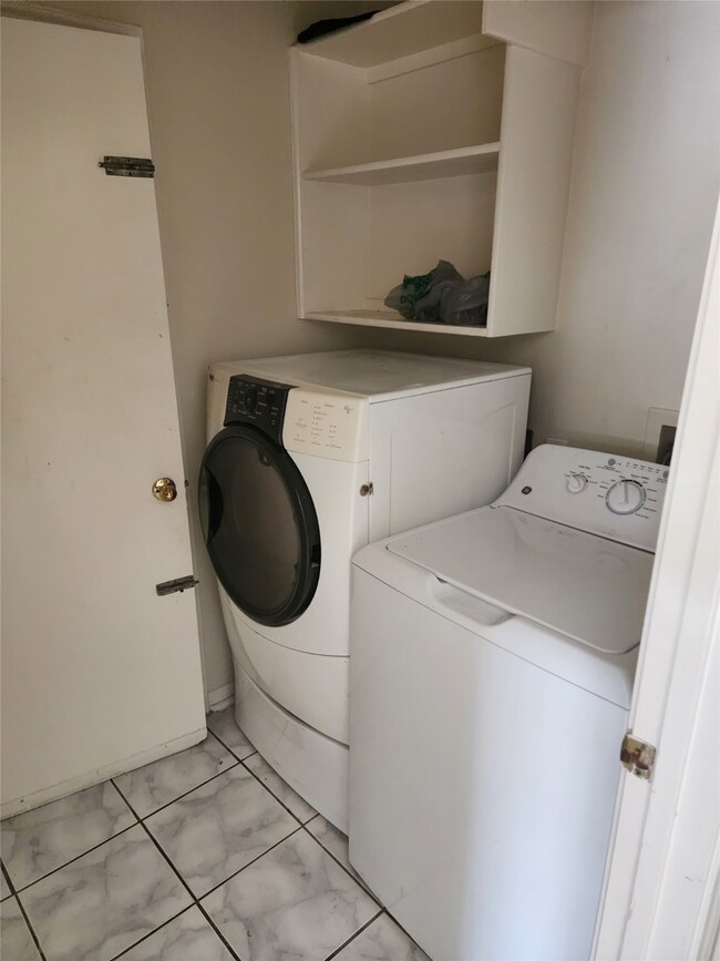 14219 Berrington Dr, Houston, TX 77083 - photo 7