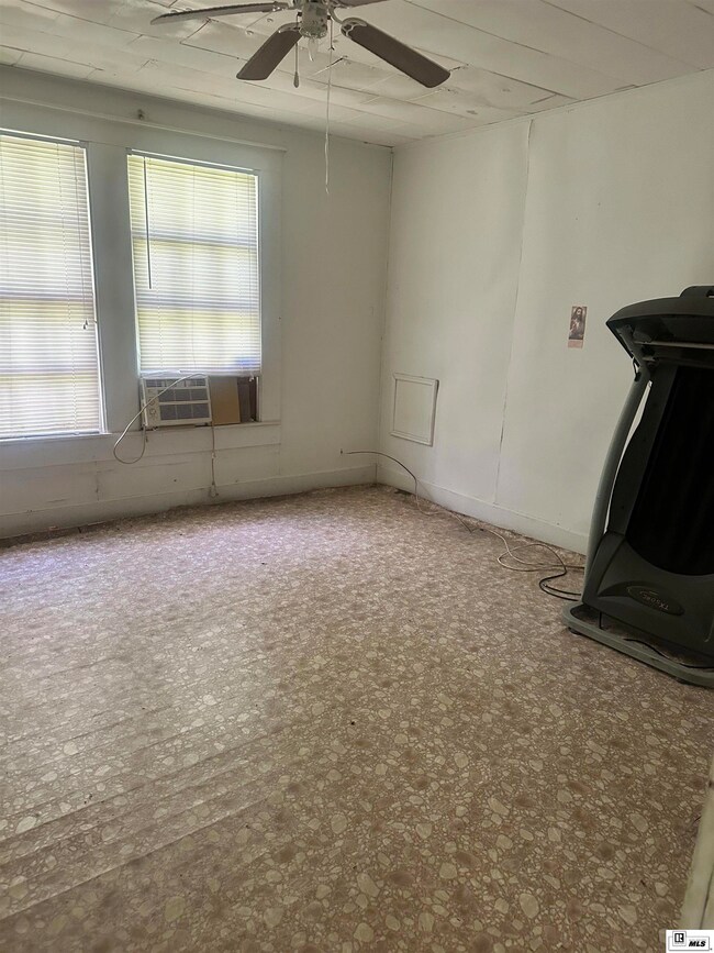 906 Todd St, Bastrop, LA 71220 - photo 5