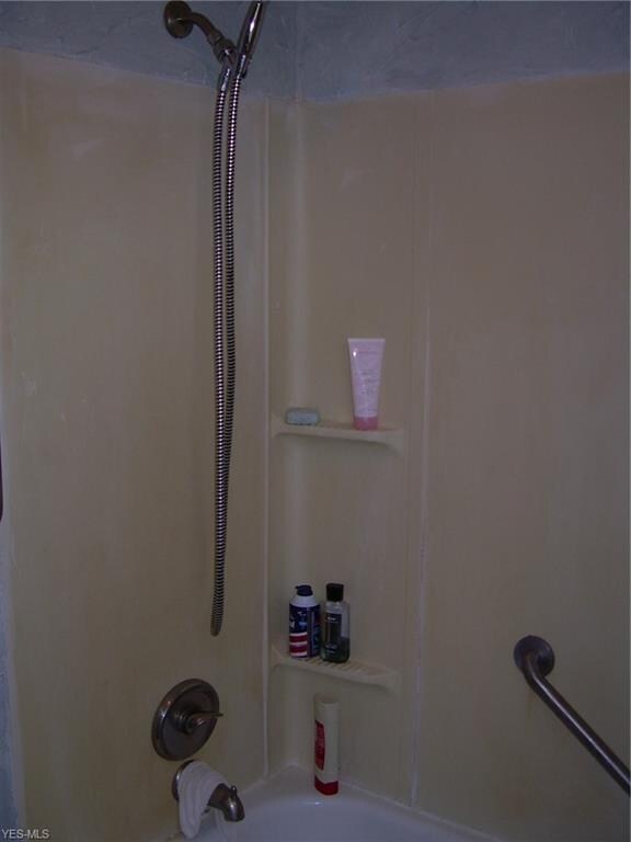 251 37th St SW, Barberton, OH 44203 - photo 7