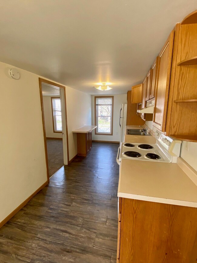 1124 West Ave S, La Crosse, WI 54601 - photo 3