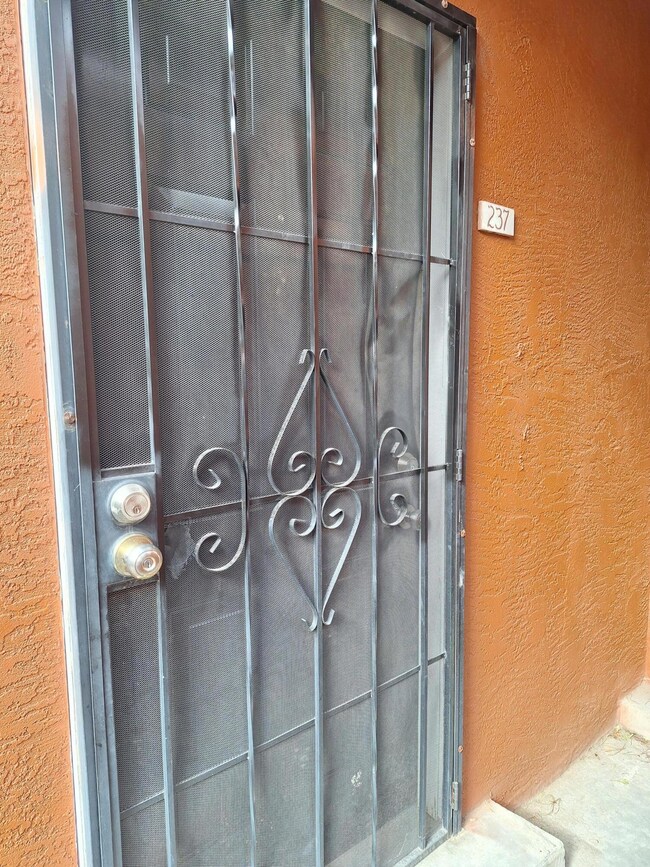 Eagle's Nest Condominiums unit 237, Albuquerque, NM 87106 - photo 2