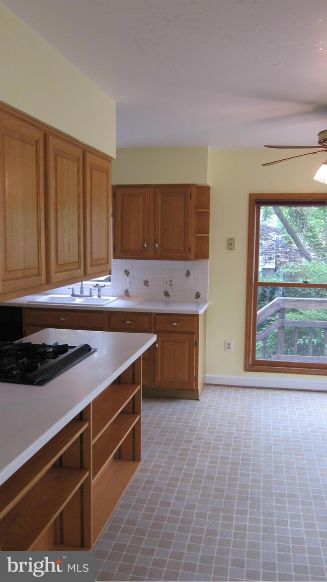 4521 Sleaford Rd, Bethesda, MD 20814 - photo 4