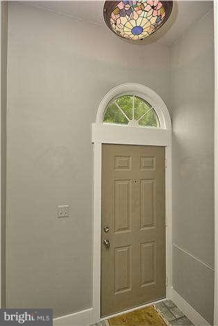 8322 Linden Oaks Ct, Lorton, VA 22079 - photo 2