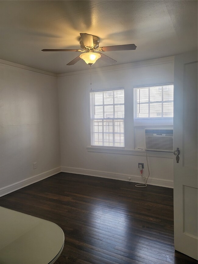 5622 Chartres St unit 2, Houston, TX 77004 - photo 2