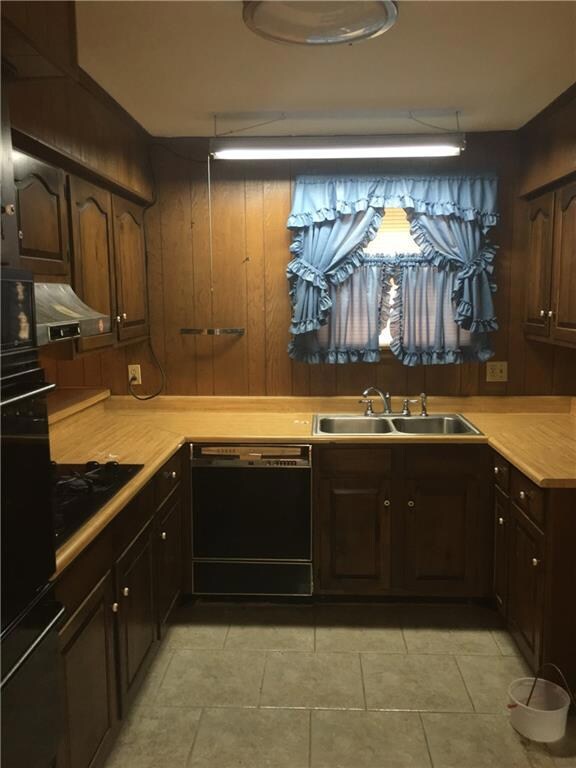 Ample kitchen cabinets plus a pantry that's not shown.  The kitchen has a bar that's open to the dining room for bar stools