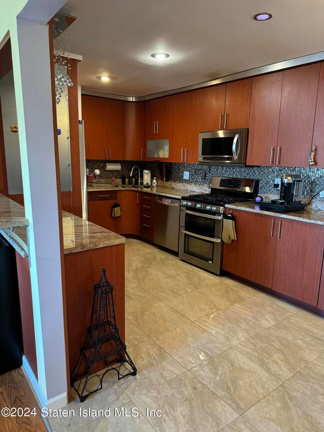 84A Lamped Loop unit 138, Staten Island, NY 10314 - photo 4