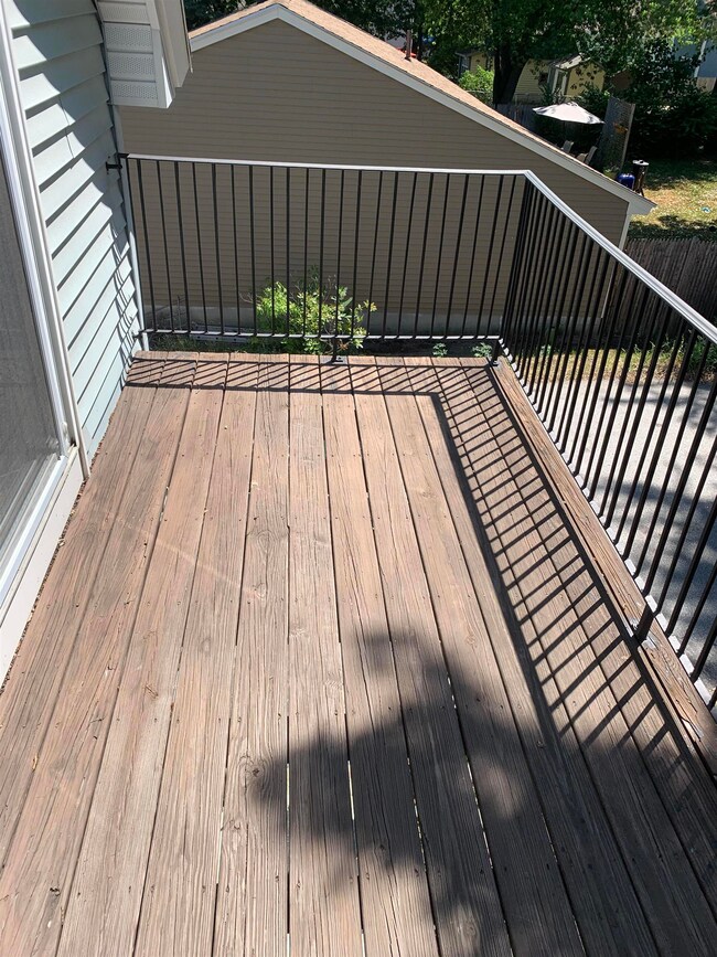 121 Rosedale Ave unit 2nd floor, Manchester, NH 03103 - photo 2