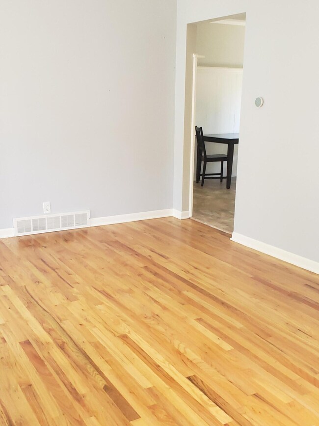Living Room (002)
