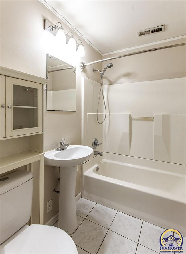 2417 SW Mission Ave, Topeka, KS 66614 - photo 7