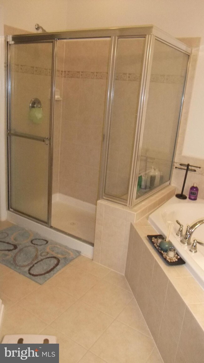 2714 Sheffield Hill Way unit 215, Woodbridge, VA 22191 - photo 6