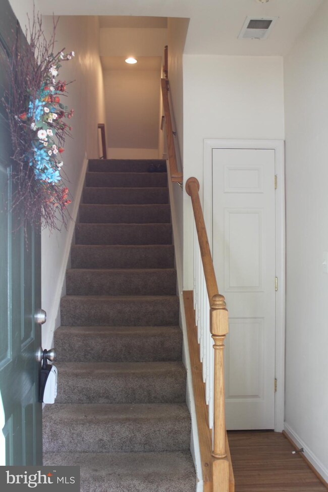 10053 Moxleys Ford Ln, Bristow, VA 20136 - photo 4