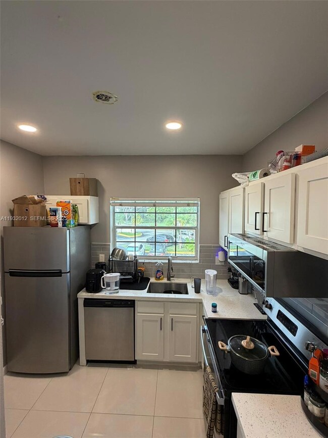 2301 NW 96th Terrace unit 16D, Pembroke Pines, FL 33024 - photo 7