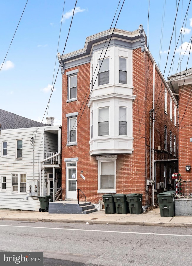 207 N Mulberry St, Hagerstown, MD 21740 - photo 2