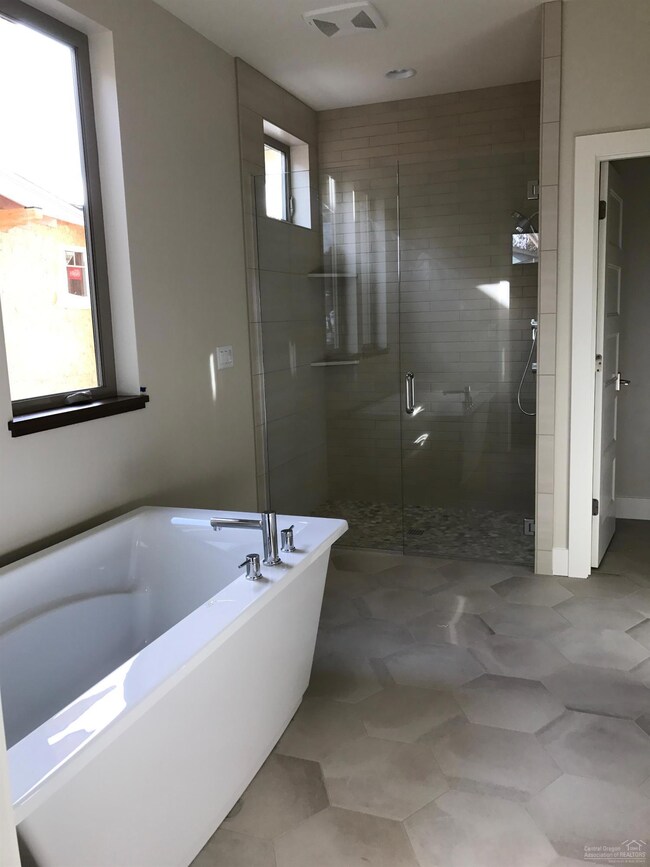 1484 NW Discovery Park Dr, Bend, OR 97703 - photo 6