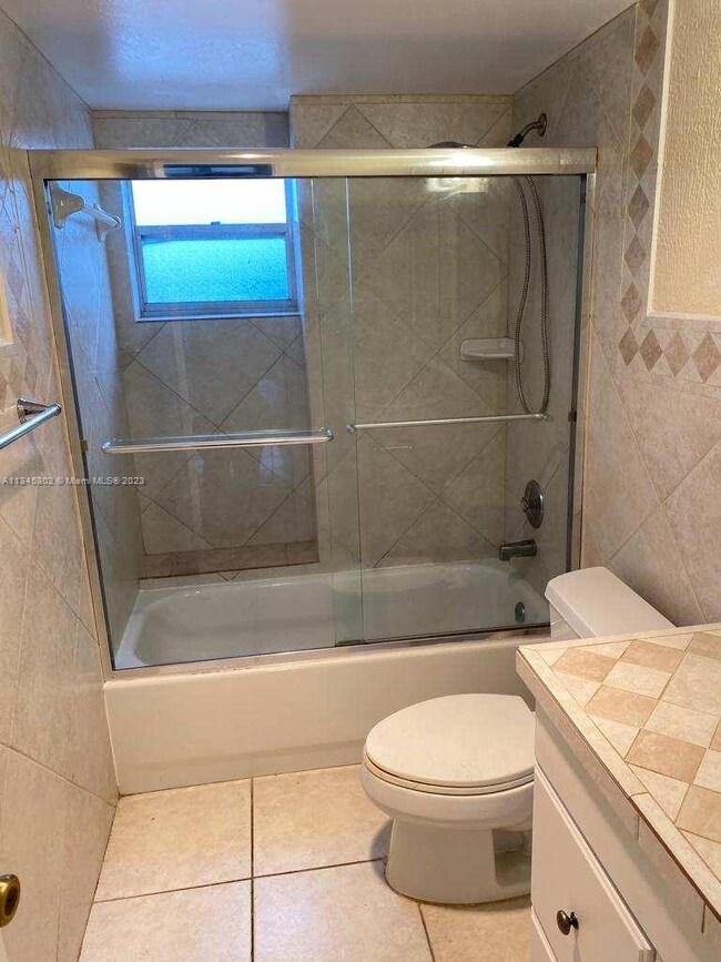 unlisted-address, Davie, FL 33324 - photo 7