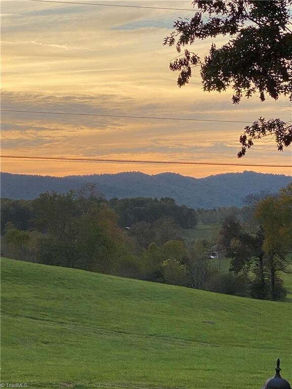 426 Shingle Gap Rd, Purlear, NC 28665 - photo 6