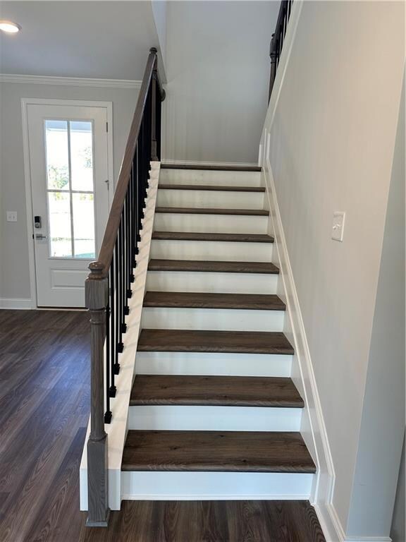 Stairway with ornamental molding and hardwood / wo