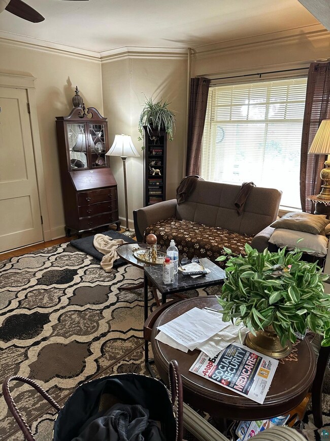 Living area with crown molding