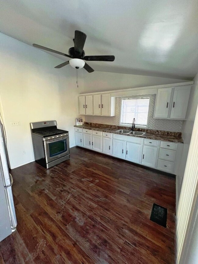 3308 E 14th St, Muncie, IN 47302 - photo 4