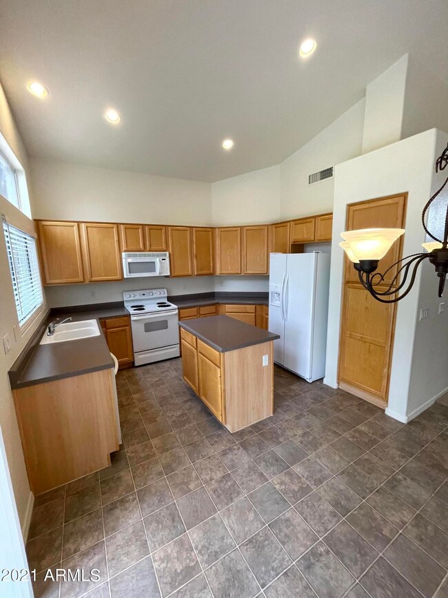 10239 E Osage Ave, Mesa, AZ 85212 - photo 5