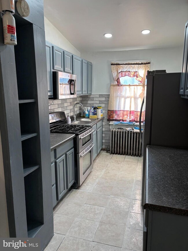 1044 Moss St, Reading, PA 19604 - photo 3