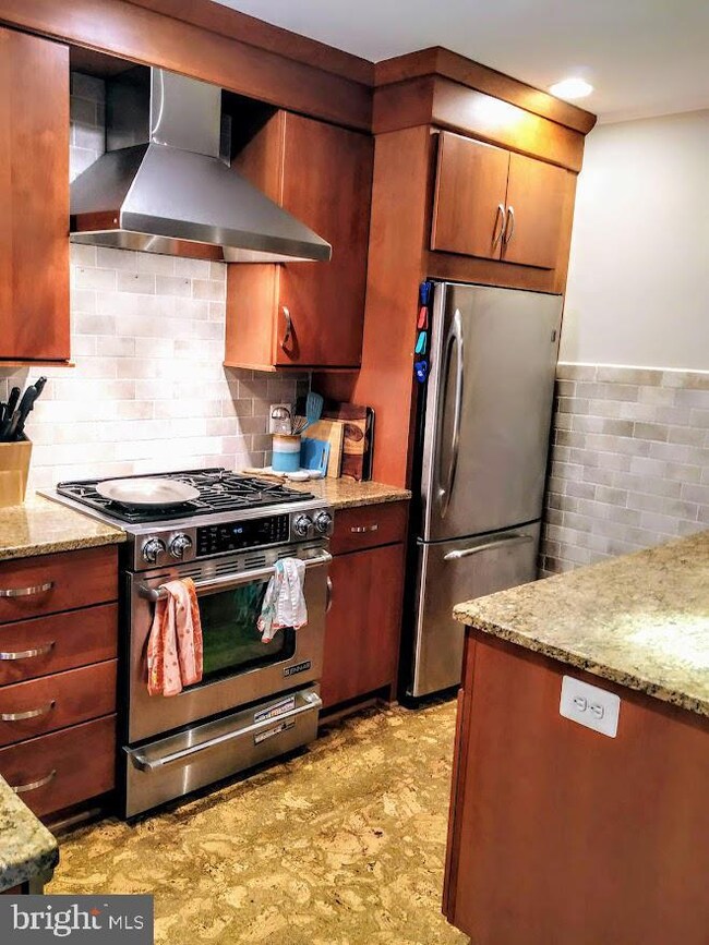 1210 S Barton St unit 331, Arlington, VA 22204 - photo 6