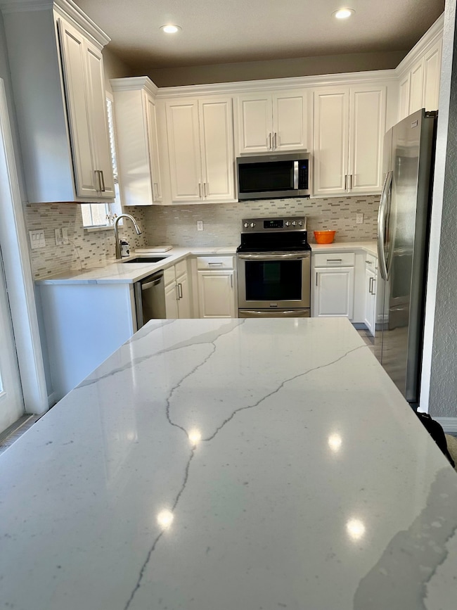 Kitchen island quartz countertops