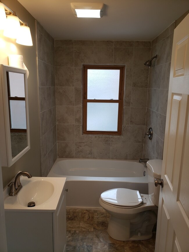 1733 Jenkinson Ct, Waukegan, IL 60085 - photo 7