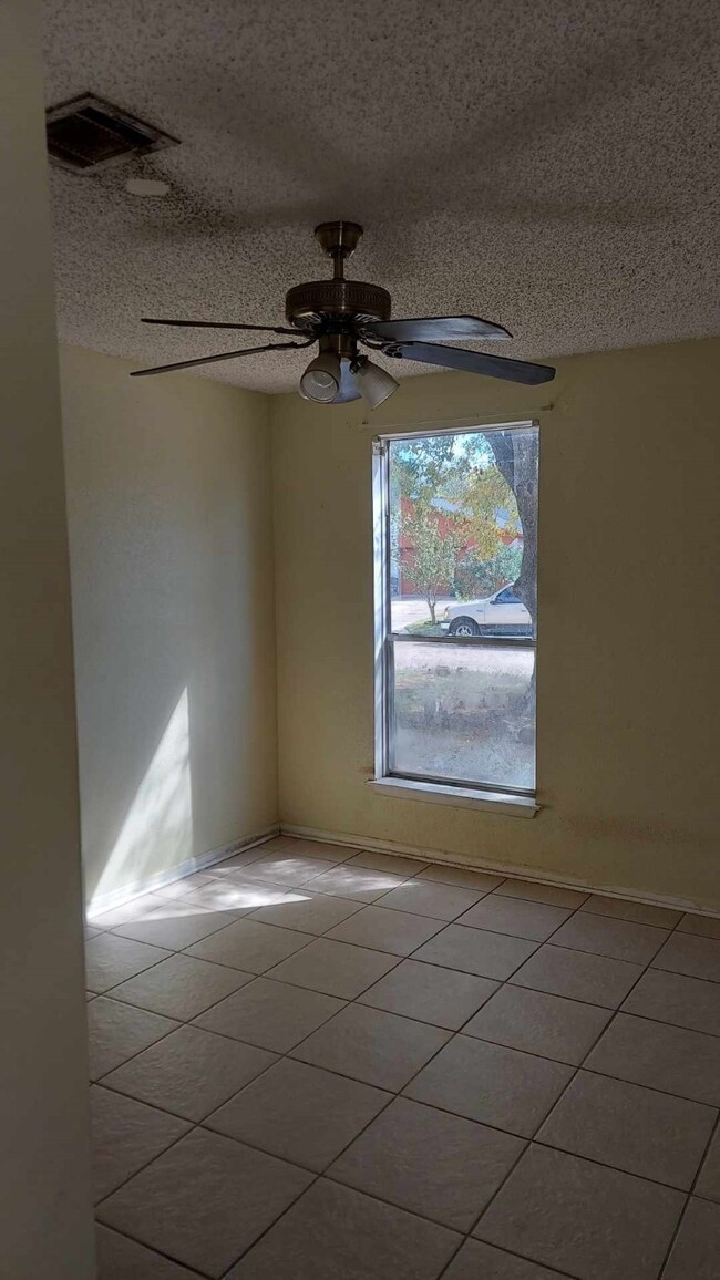 2514 Woodtown Dr, Houston, TX 77038 - photo 4