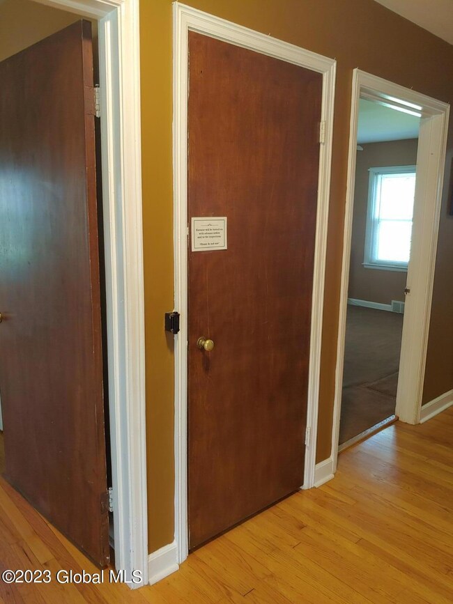 300 Alexander Ave, Schenectady, NY 12302 - photo 5