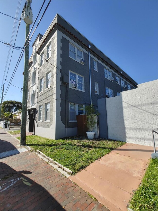 1629 SW 6th St unit 12, Miami, FL 33135 - photo 2