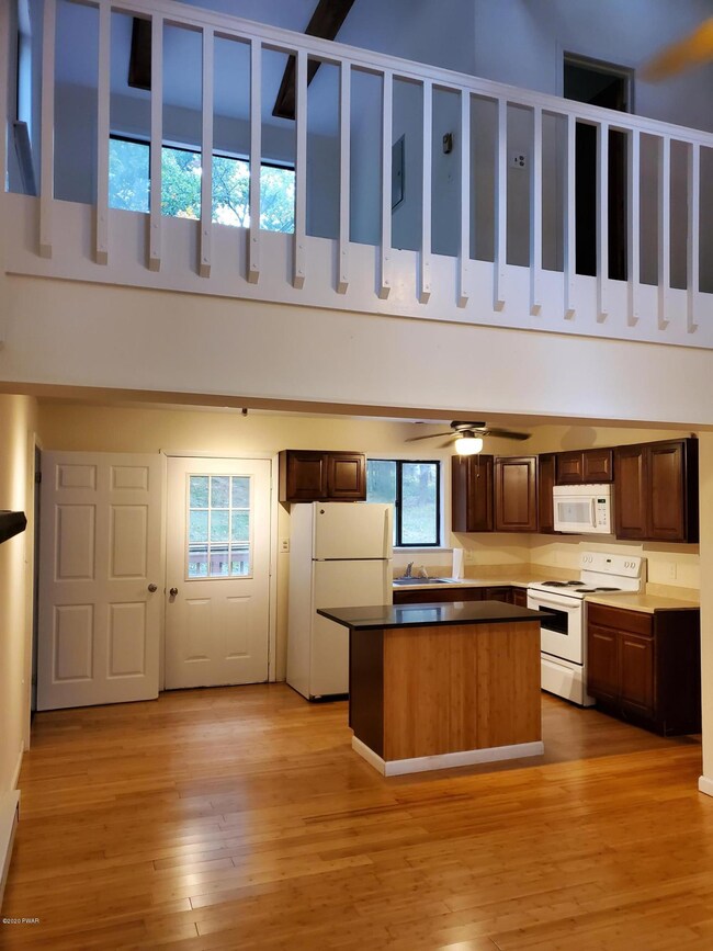 311 Surrey Dr, Hawley, PA 18428 - photo 5