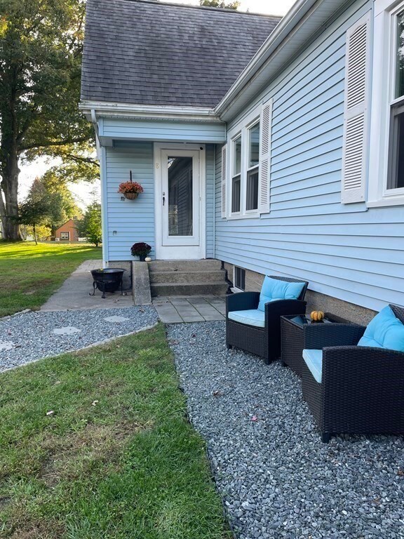 8 Morse Ave, Attleboro, MA 02703 - photo 4