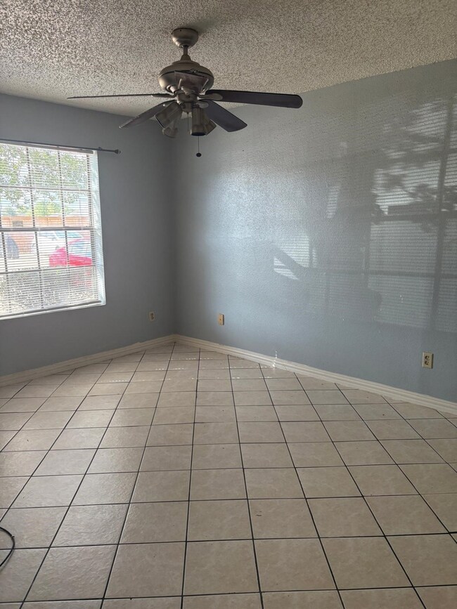 12660 Ashford Point Dr unit 413, Houston, TX 77082 - photo 4