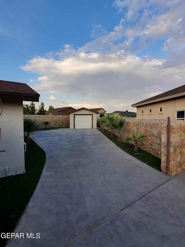 765 Desert Star Dr, Horizon City, TX 79928 - photo 2