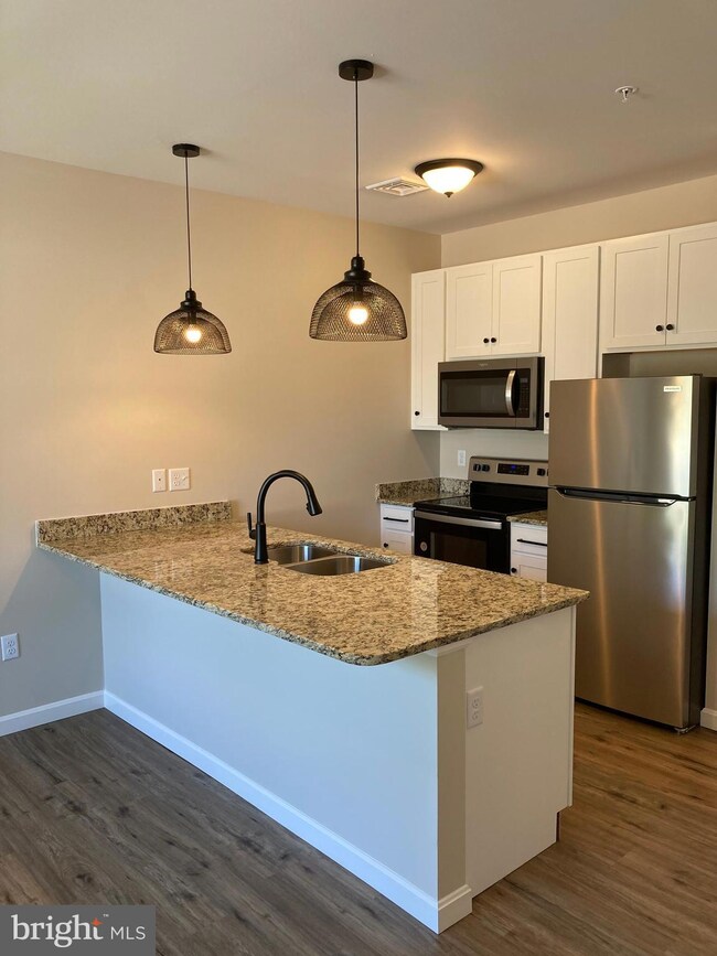 376 E Main St, New Holland, PA 17557 - photo 2