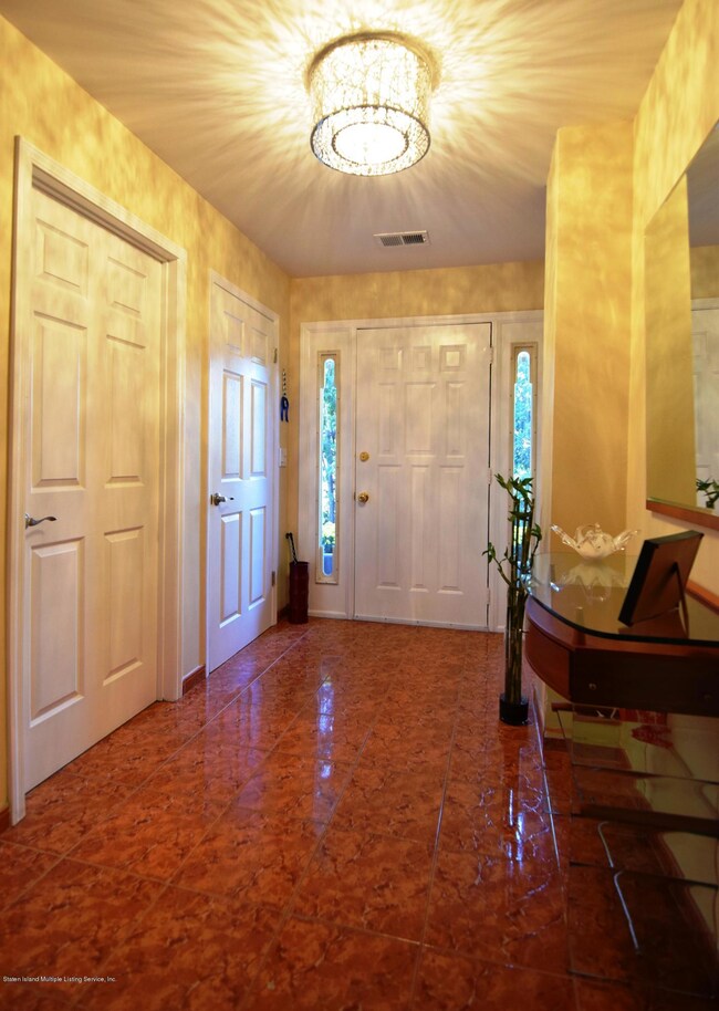 (4) Entry Foyer