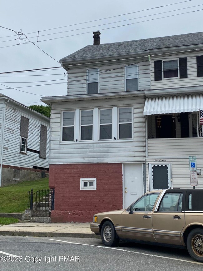 214 W Abbott St, Lansford, PA 18232 - photo 2