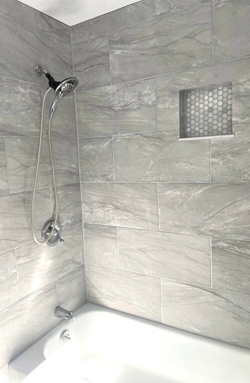 82 Tracy Cir, Amherst, MA 01002 - photo 3