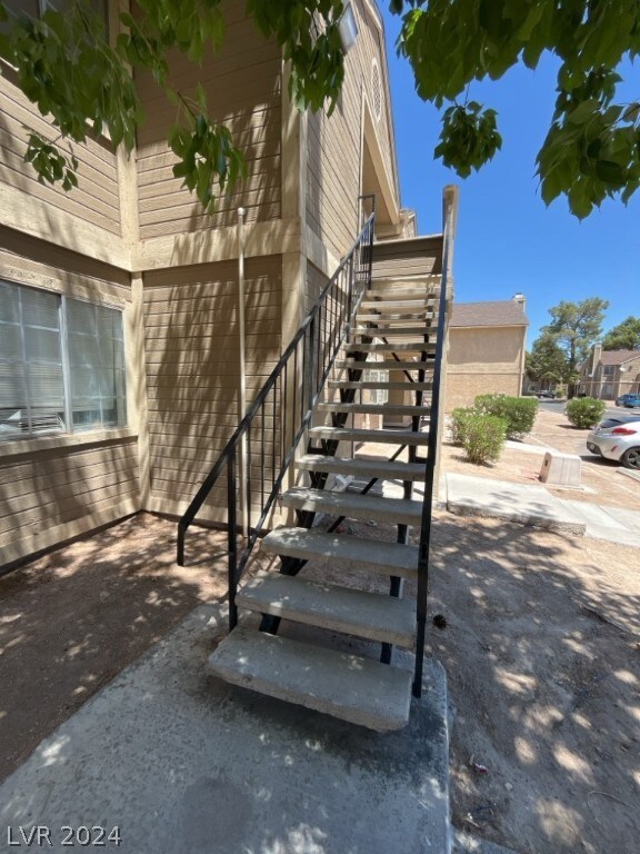 2697 Aarondavid Dr unit C, Las Vegas, NV 89121 - photo 3