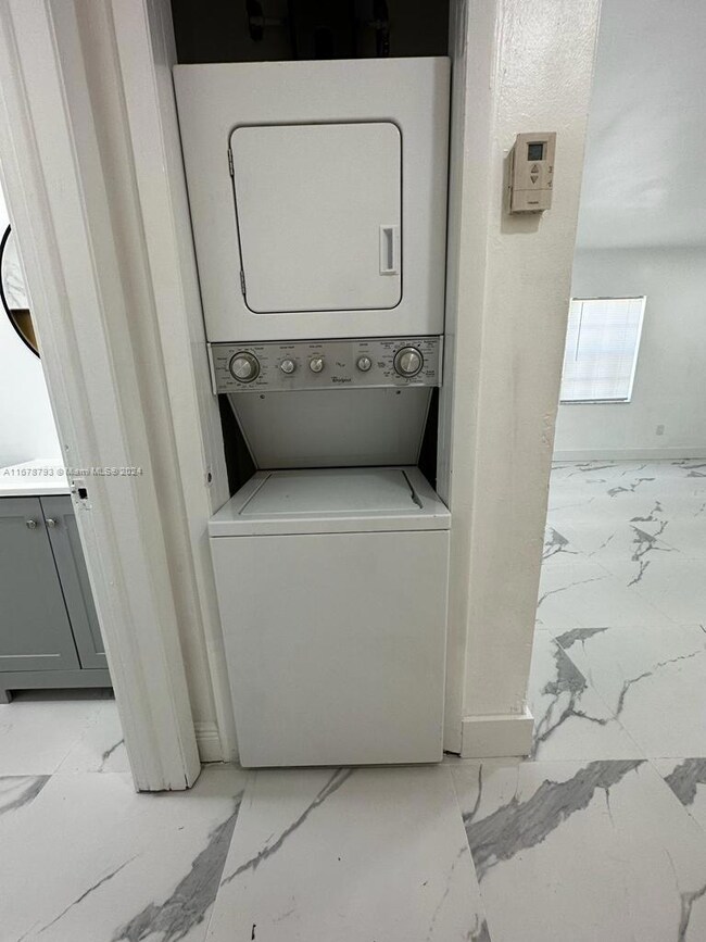 708 SW 10th St unit 2, Dania, FL 33004 - photo 5