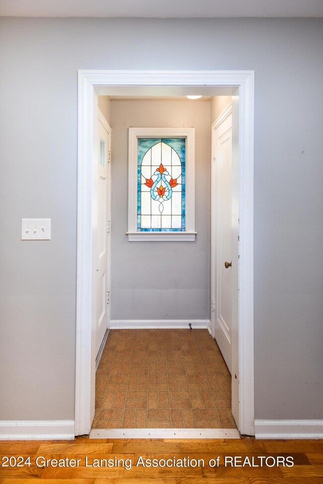 1318 George St, Lansing, MI 48910 - photo 5