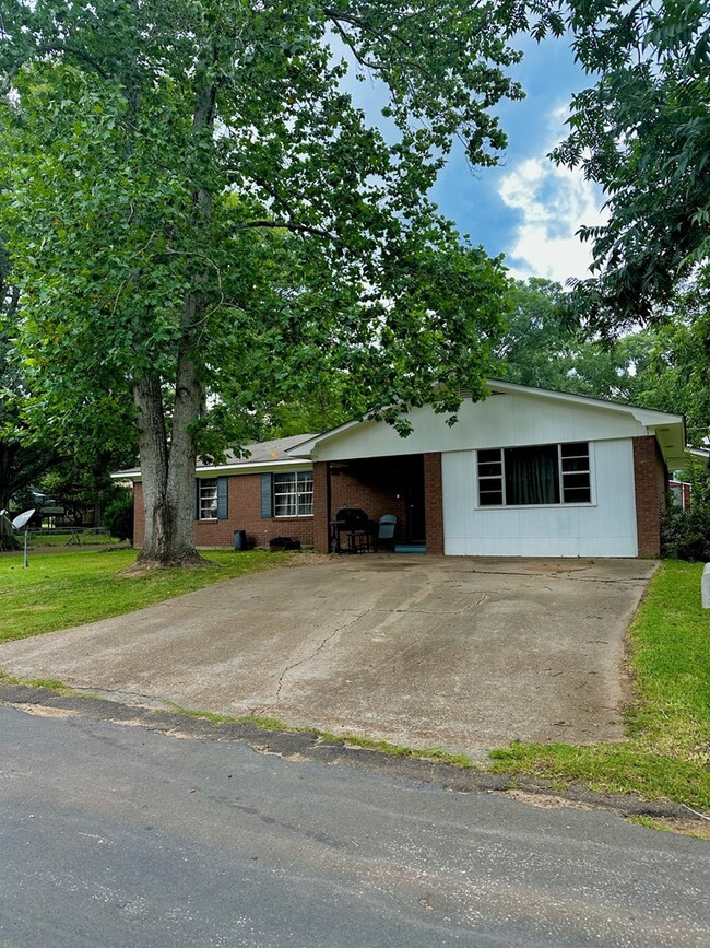 400 White St, McComb, MS 39648 - photo 2