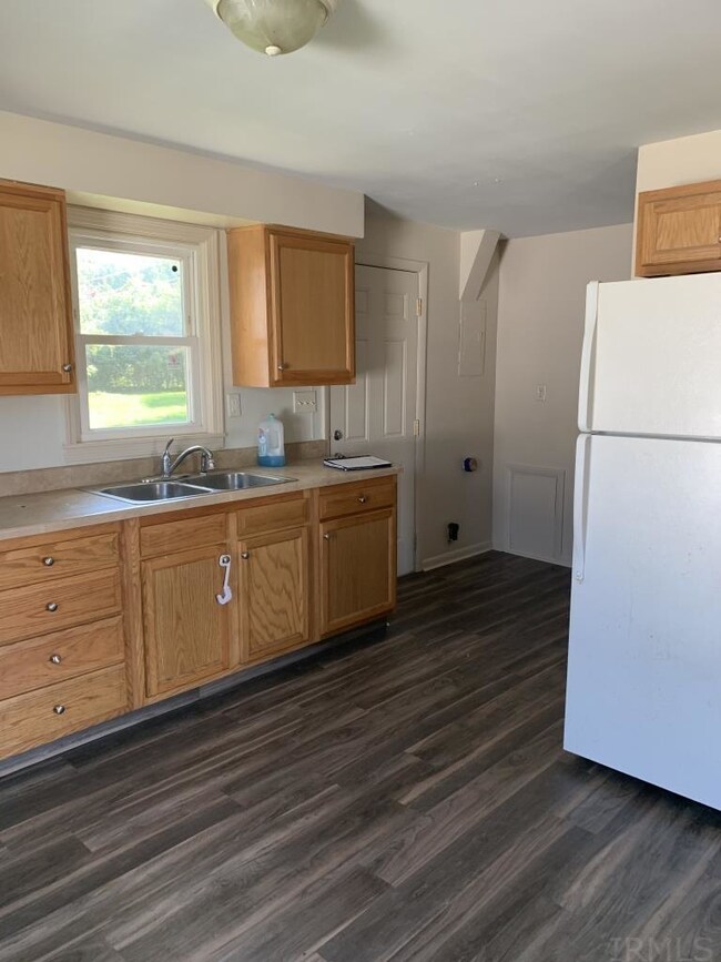 1105 E 20th St, Muncie, IN 47302 - photo 4