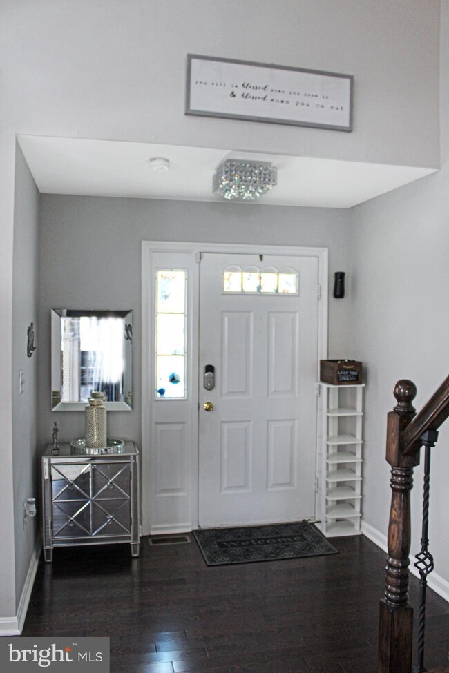 9342 Creekview Dr, Laurel, MD 20708 - photo 3